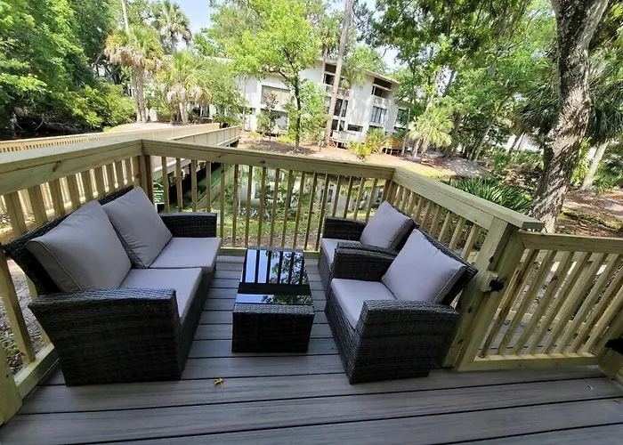 Contemporary Bliss-Newly Renovated Cozy Villa!