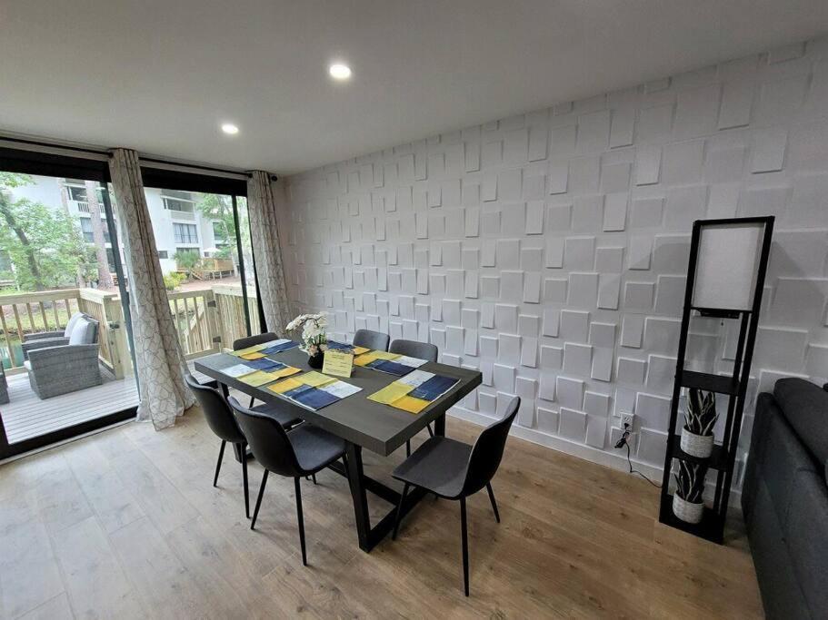Contemporary Bliss-newly Renovated Cozy Villa! * Hilton Head Island