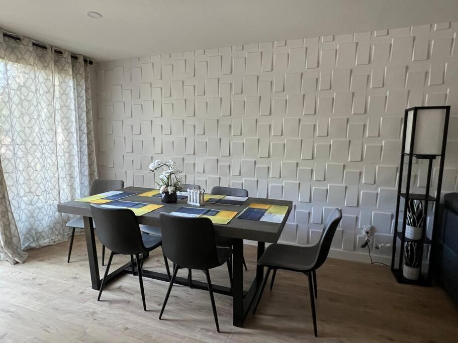 Contemporary Bliss-newly Renovated Cozy Villa! Villa