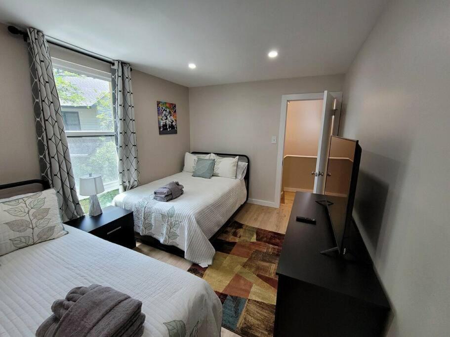 Contemporary Bliss-newly Renovated Cozy Villa! *