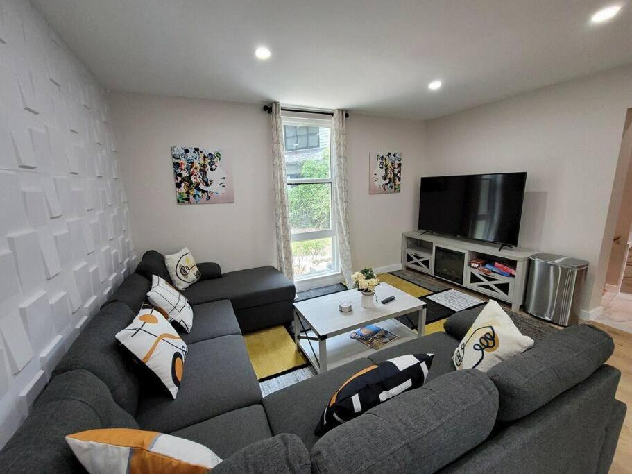 Contemporary Bliss-newly Renovated Cozy Villa! Villa Hilton Head Island