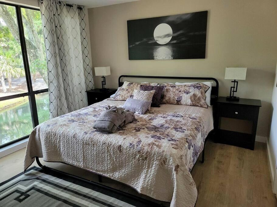 Contemporary Bliss-newly Renovated Cozy Villa! Hilton Head Island