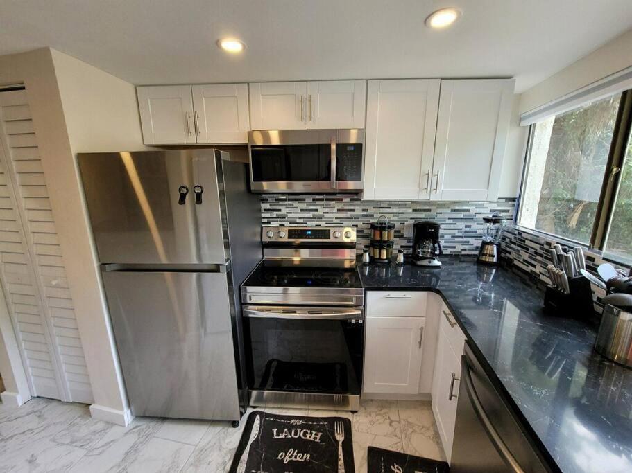 Contemporary Bliss-newly Renovated Cozy Villa! Villa Hilton Head Island