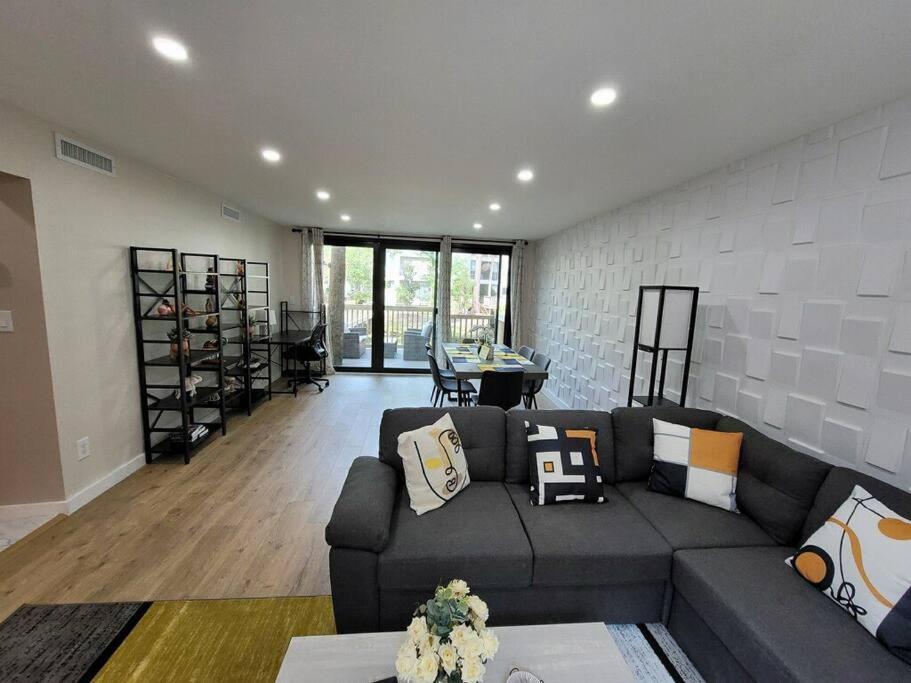 Contemporary Bliss-newly Renovated Cozy Villa! *