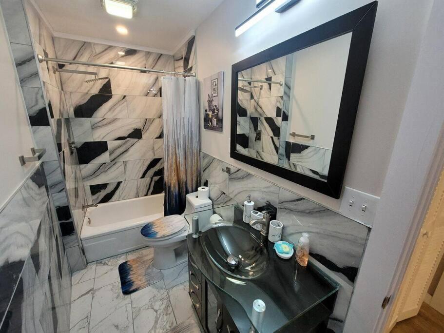 Contemporary Bliss-newly Renovated Cozy Villa! Villa