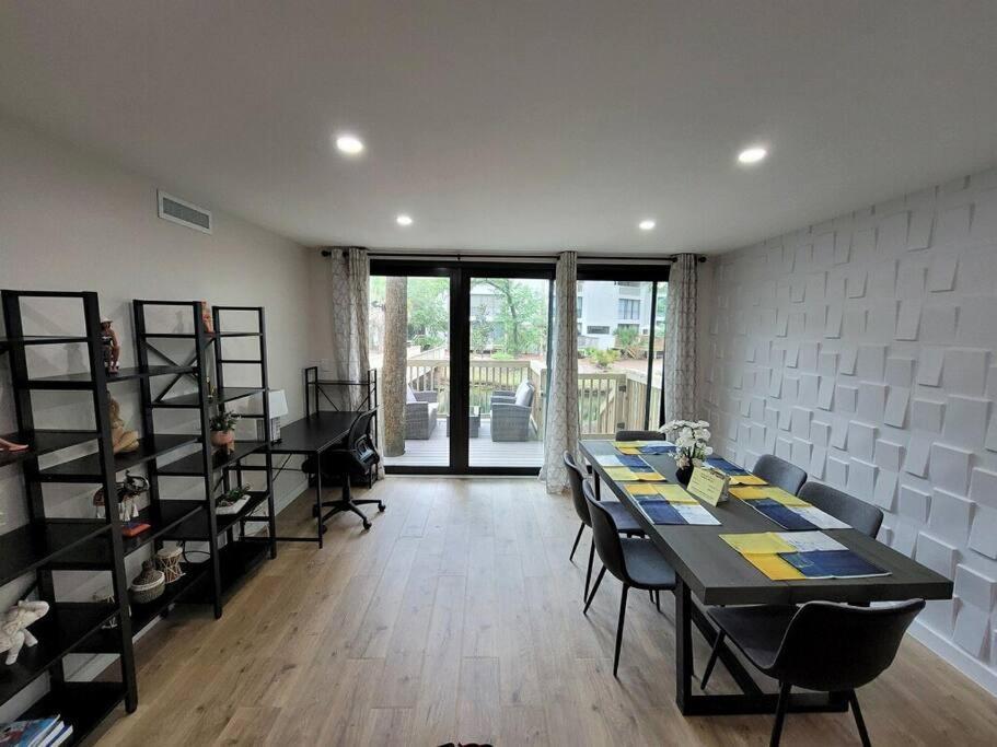 Contemporary Bliss-newly Renovated Cozy Villa!