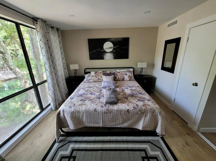 Contemporary Bliss-newly Renovated Cozy Villa! Hilton Head Island
